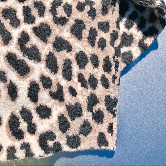 H&M Animal Print Sweatshirt/Sweater Lightweight Size XS (Extra Small) - Picture 6 of 13